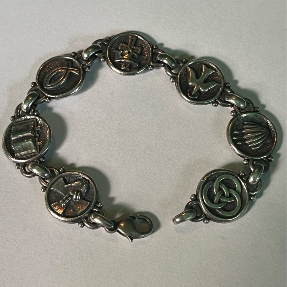 SUPER RARE James Avery vintage sterling link bracelet with religious motif